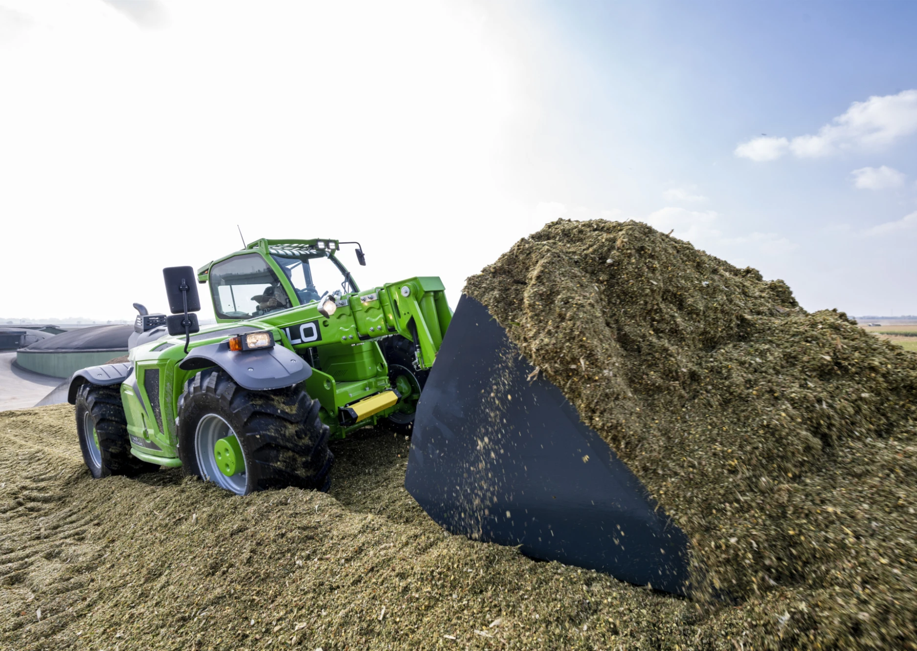 MF44 9 BUNKER BUCKET EXTERNAL 01