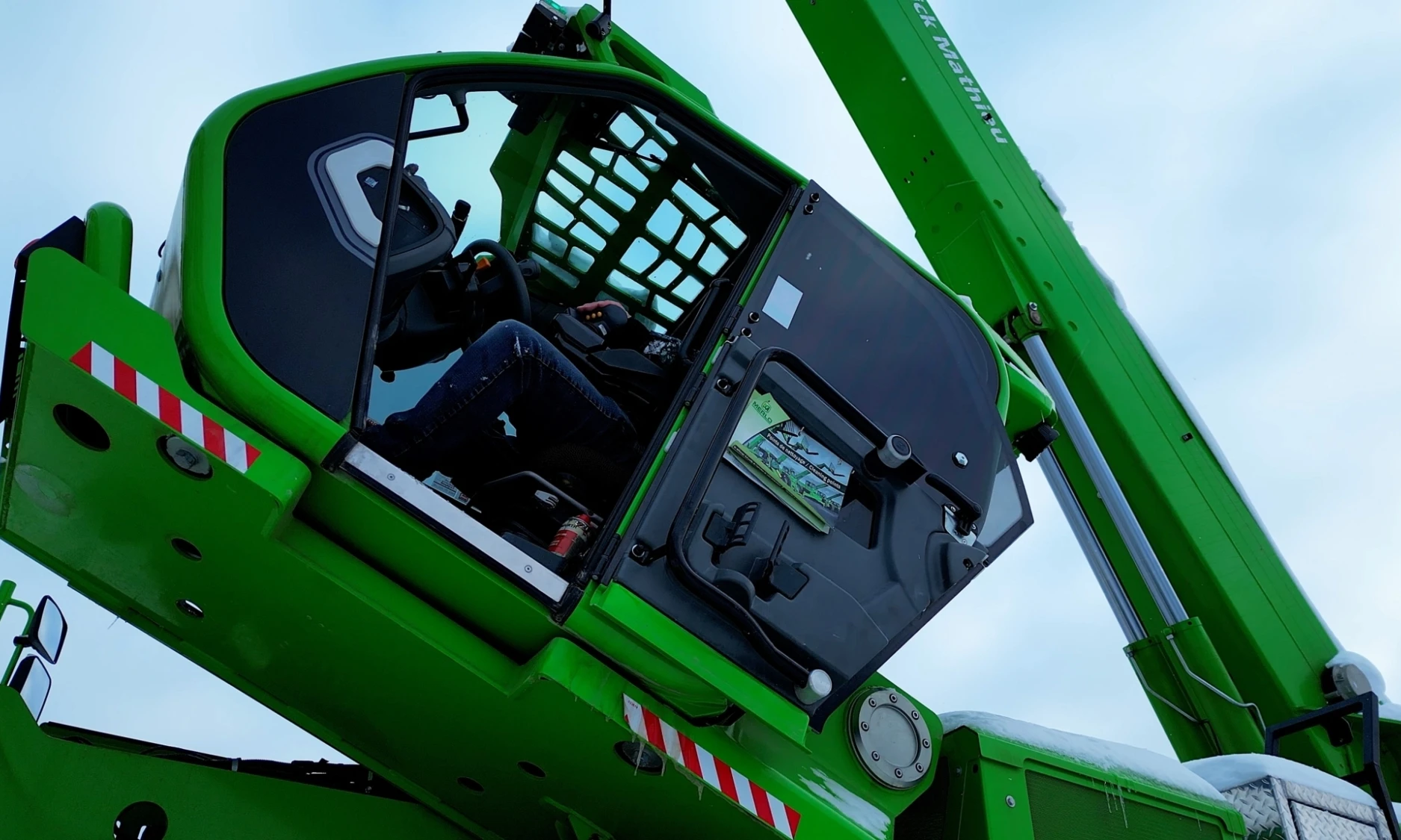PMATHIEU 5035 STILL TILTCAB 01