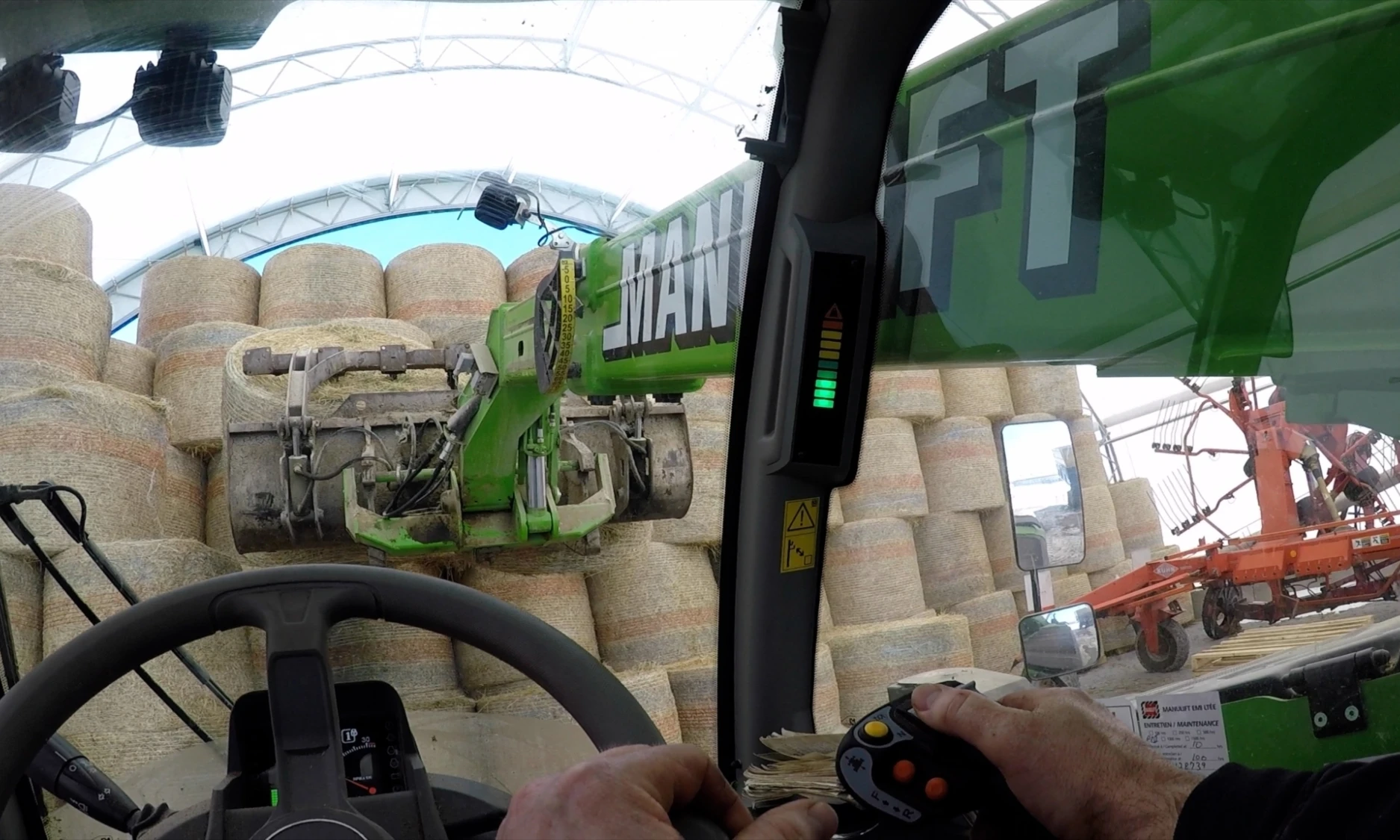 MONTREMI 357 STILLS POV ROUNDBALES 01