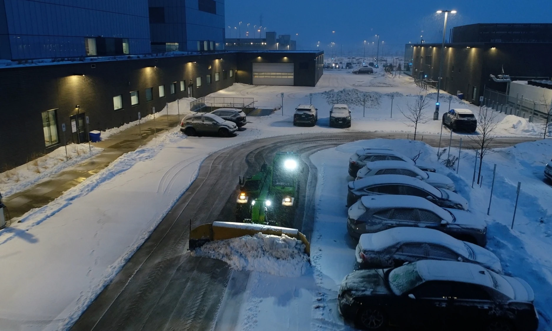 TF427 SNOW STILLS 02