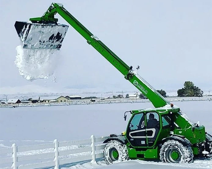 TF45 9 Merlo Snow Bucket Handling Dumping