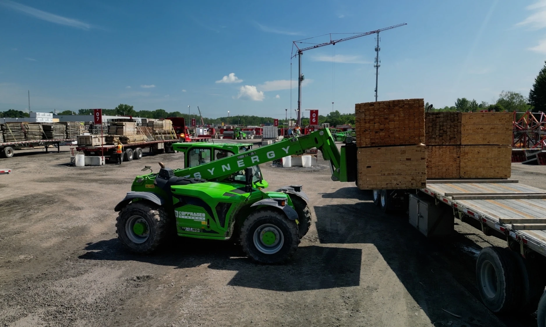 SYNERGY TF508 TRUCK UNLOAD TRUCK WOOD CLOSE 01