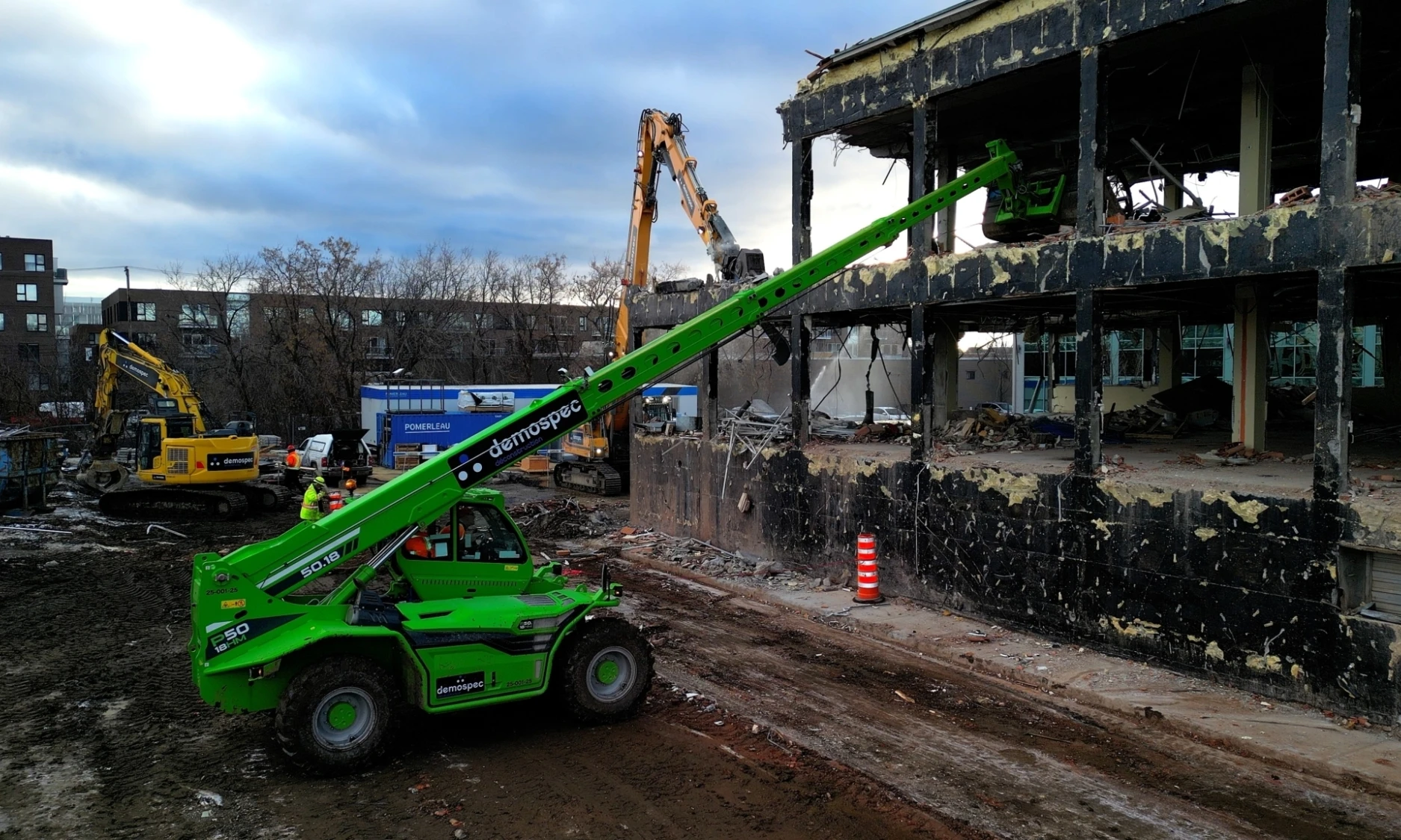 DEMOSPEC P5018 HM STILL 4 K 3 RDFLOOR 01