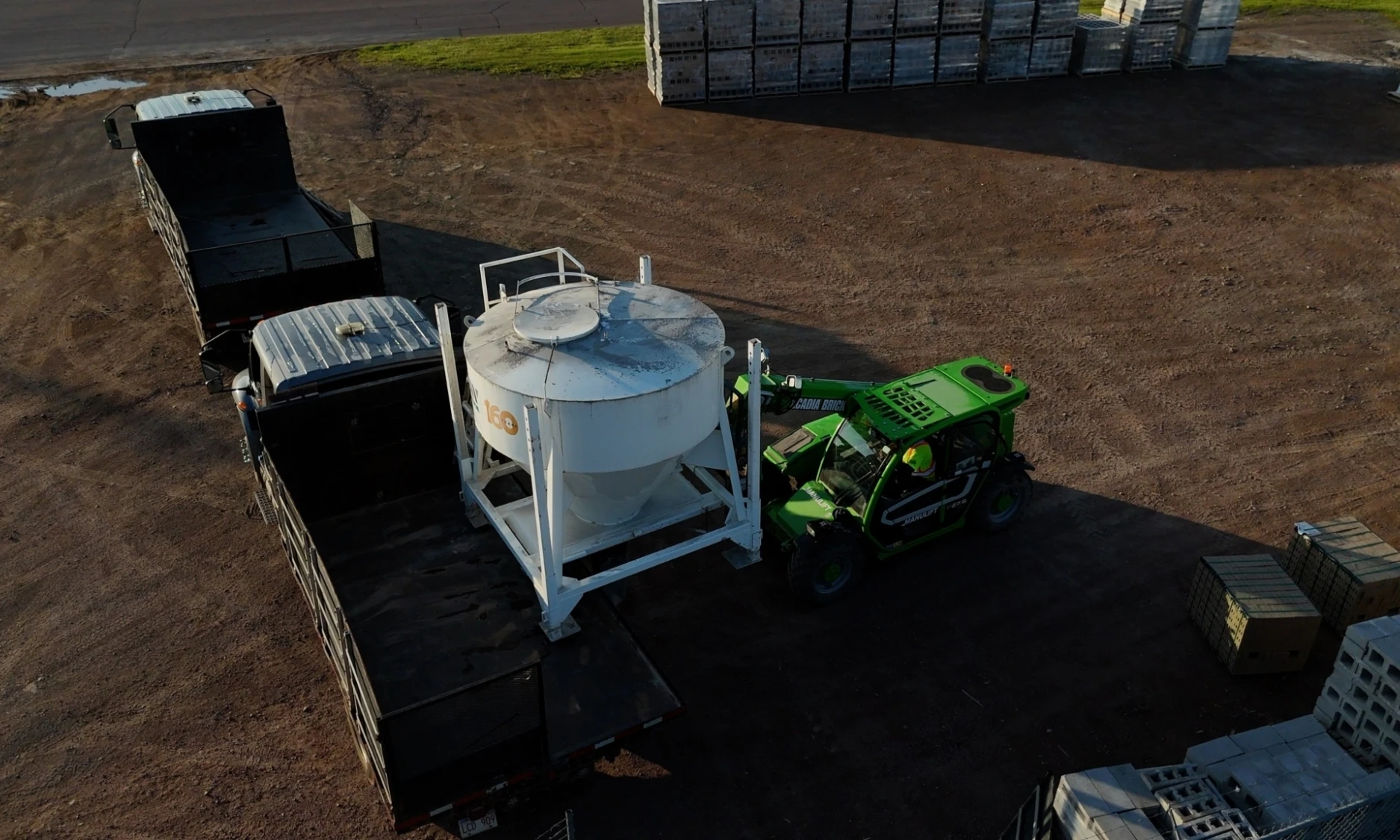 ACADIAB P276 FORKS TRUCK SHAW STILL 01