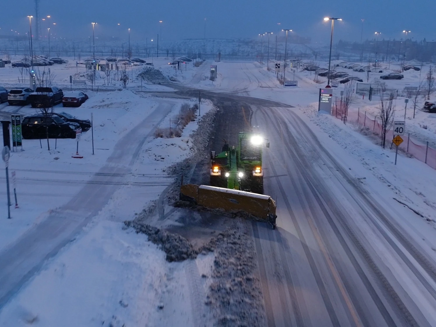 427 SNOW STILLS 03