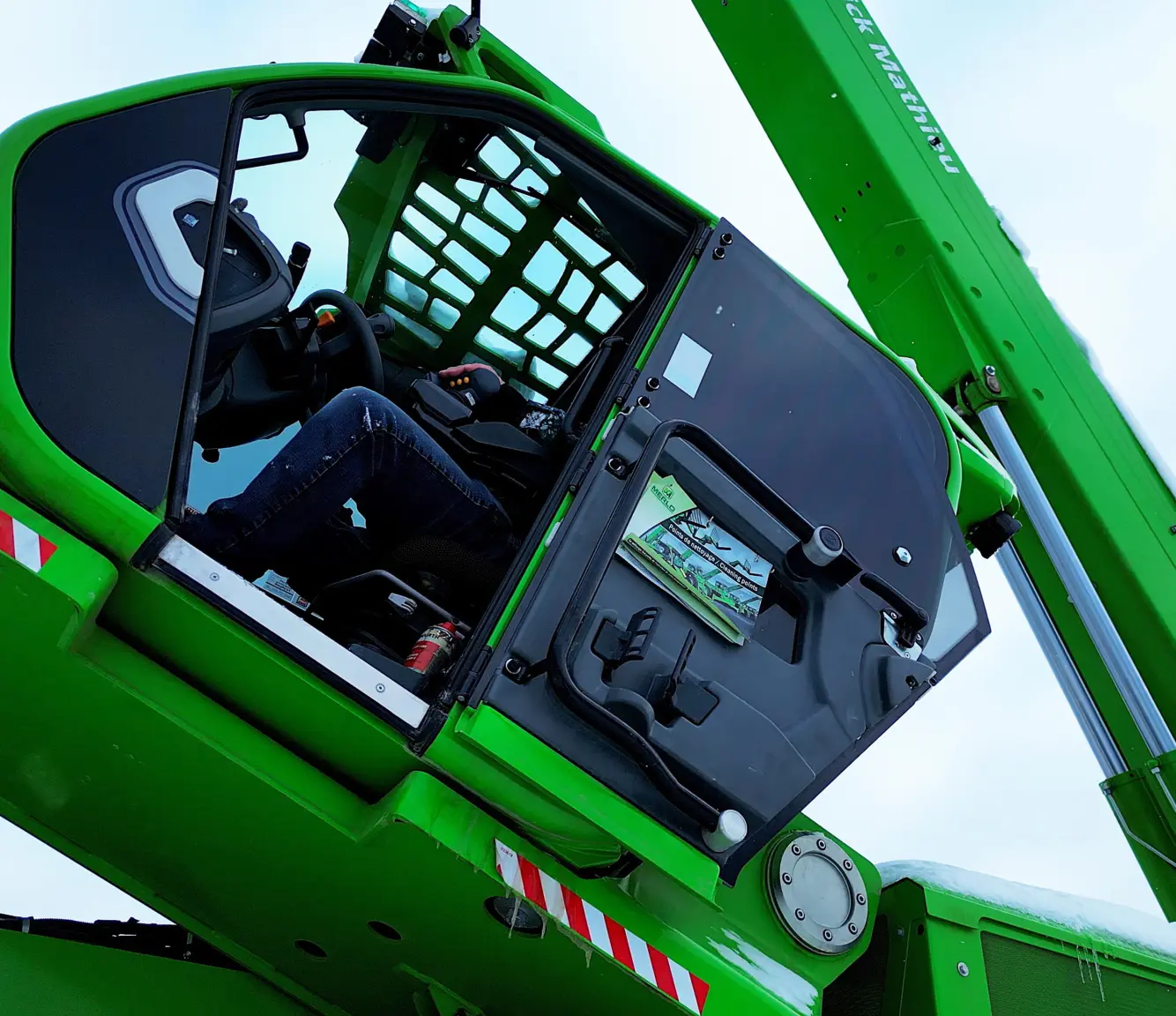PMATHIEU 5035 STILL TILTCAB 01