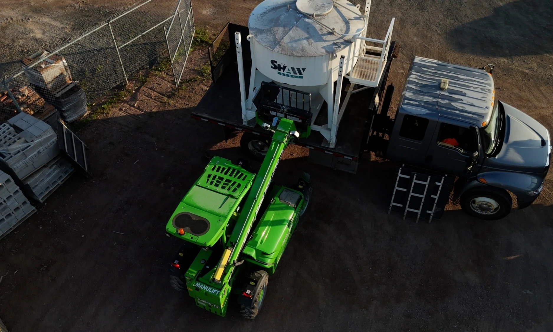 ACADIAB P276 FORKS TRUCK SHAW STILL 05