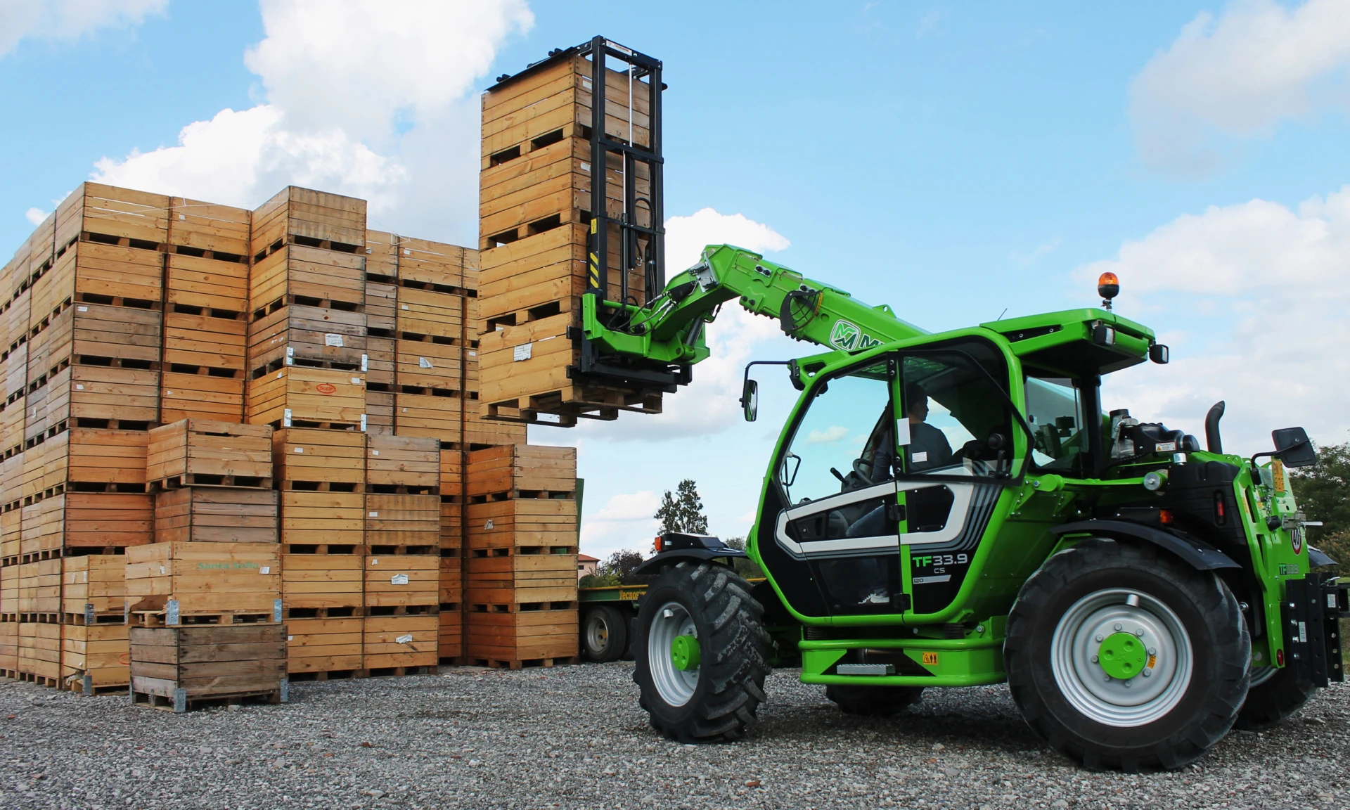 Composant carousel 3840x2160px Turbo Farmer 33 9 lifting box stack