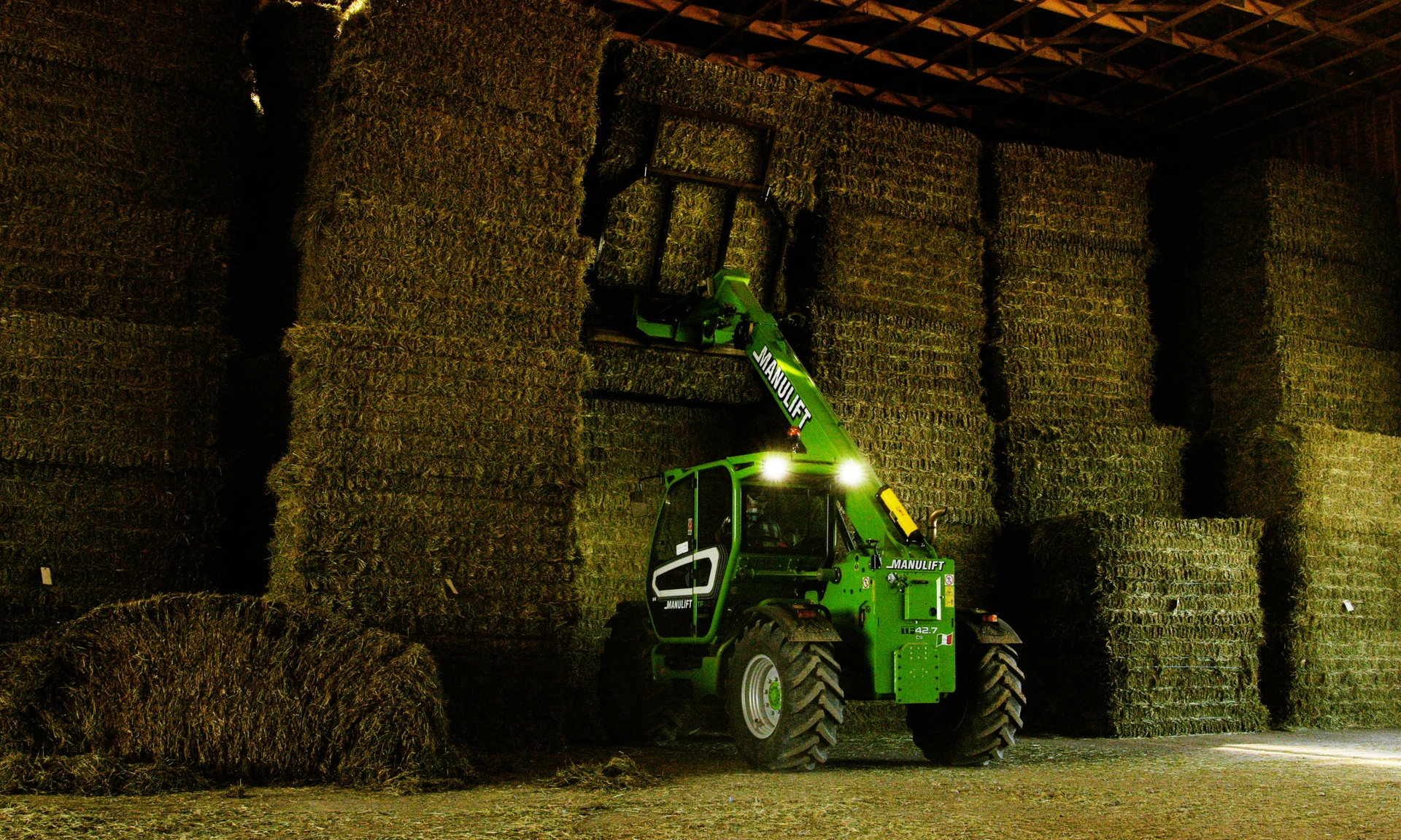 S5 427 STILLS 4 K HAY INSIDE STACK 01