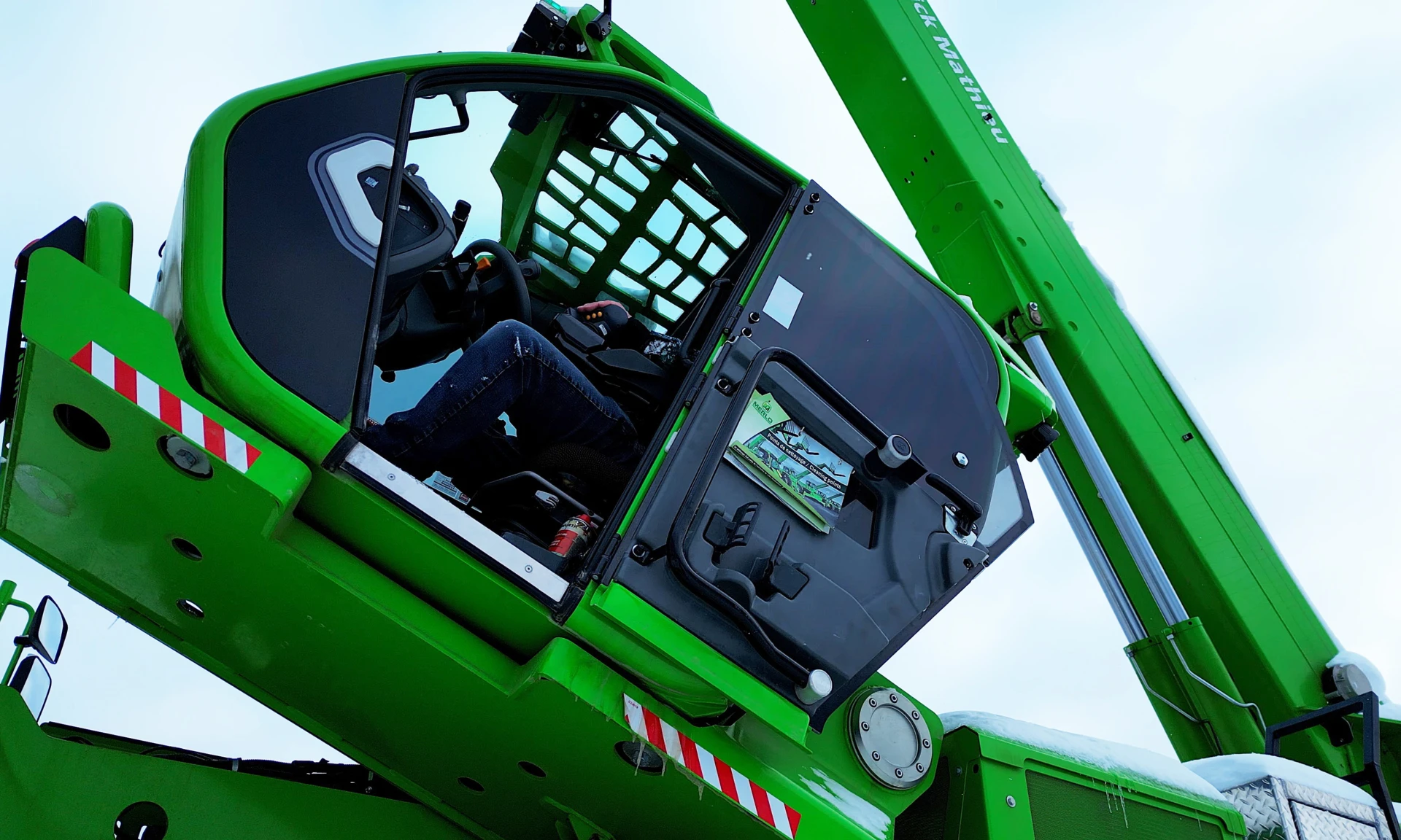 PMATHIEU 5035 STILL TILTCAB 01