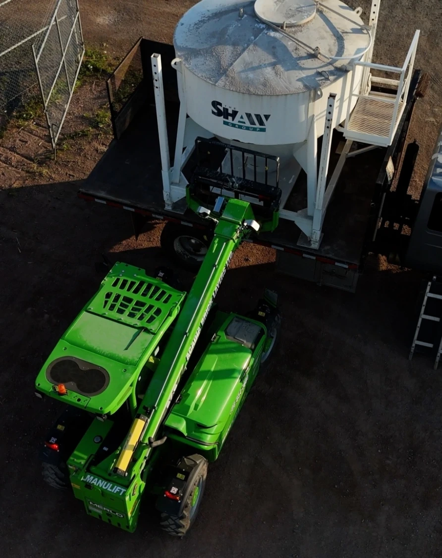 ACADIAB P276 FORKS TRUCK SHAW STILL 05