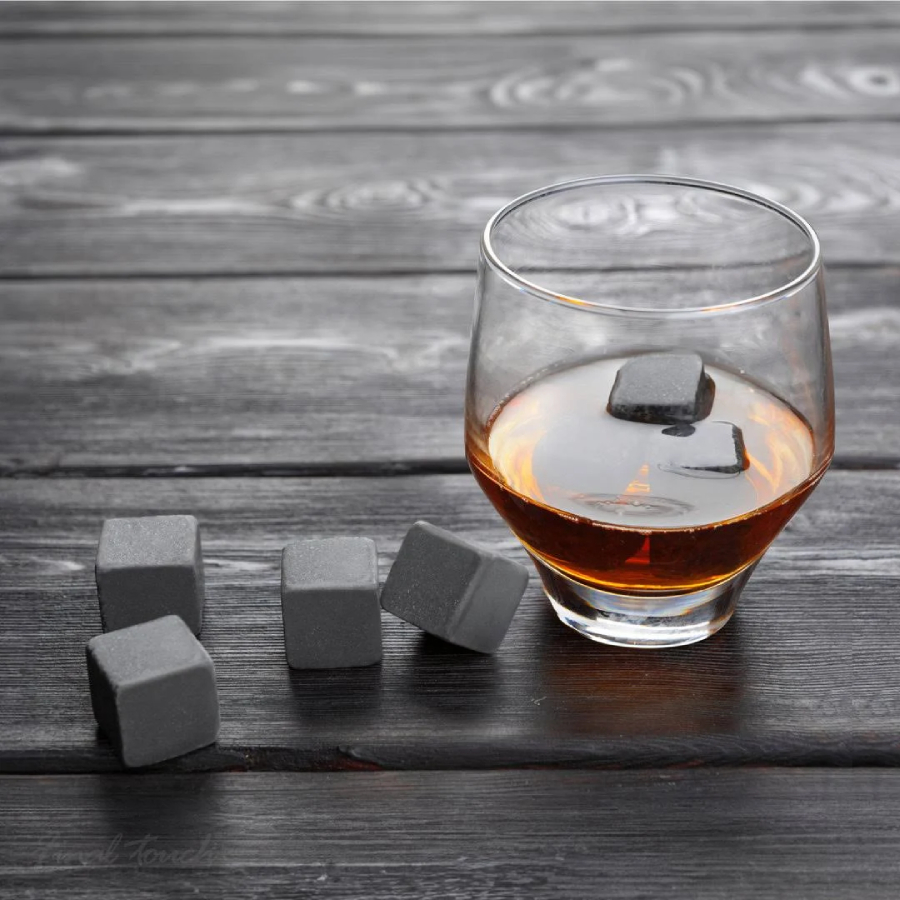 Additional view 1 of Ensemble verres et pierres à whisky avec cubes rafraichissantes - 8 pièces