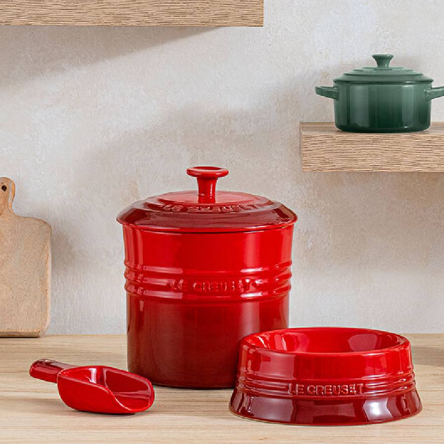 Additional view 3 of Ensemble récipient classique pour aliments pour animaux de 2,3 L, cuillère doseuse et gamelle - Cerise