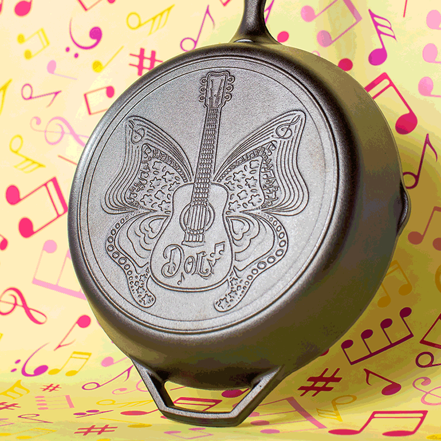 Additional view 1 of Poêle en fonte Dolly Parton 12 pouces “Love is like a butterfly”