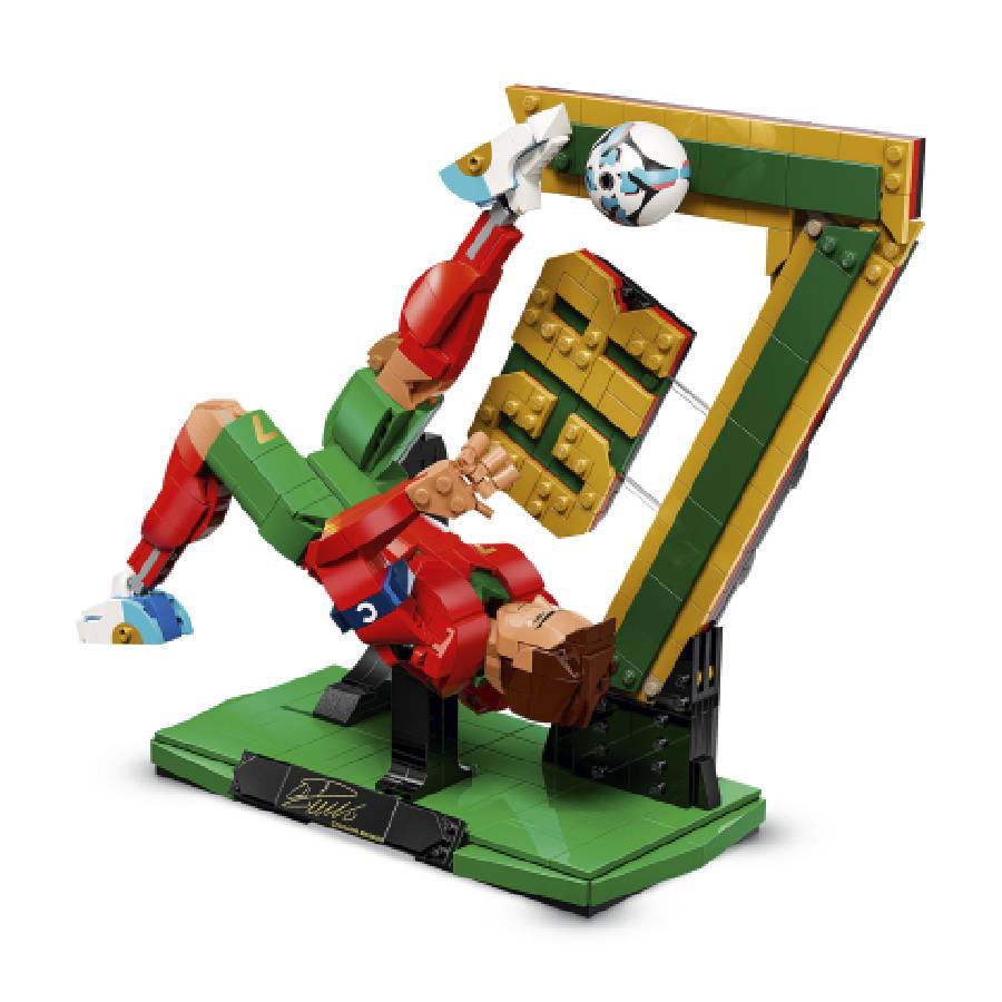 Additional view 1 of  Éditions Football Cristiano Ronaldo – Légendes du Football