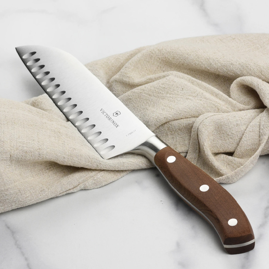 Additional view 2 of Couteau Santoku cannelé Grand Maître avec coffret cadeau - 17 cm