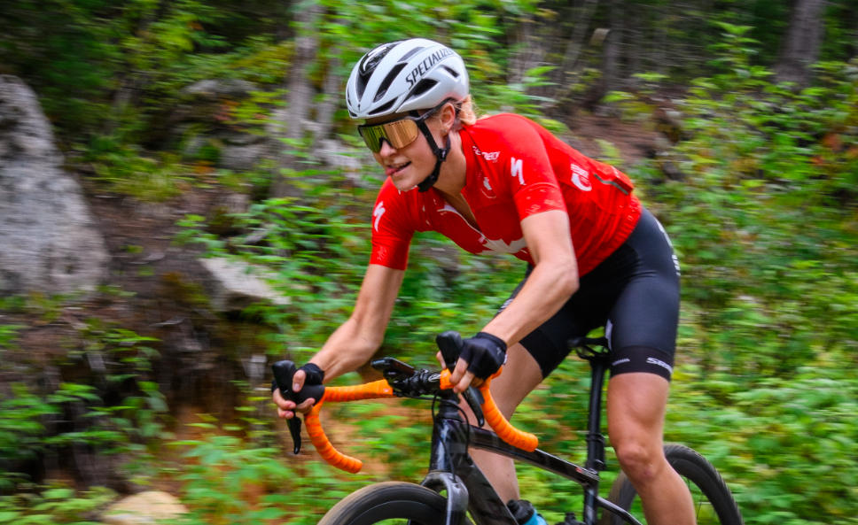 Discovering the gravel bike on the roads of the Laurentians with Maghalie Rochette