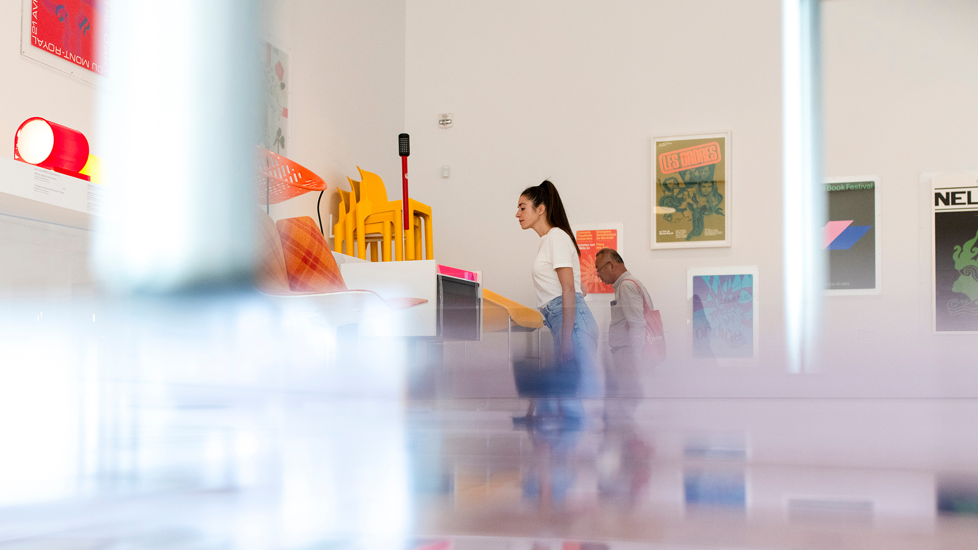 Vue de l'exposition Arts décoratifs et design du Québec