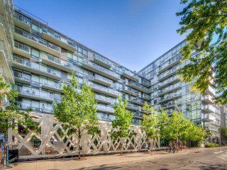 550 Wellington West