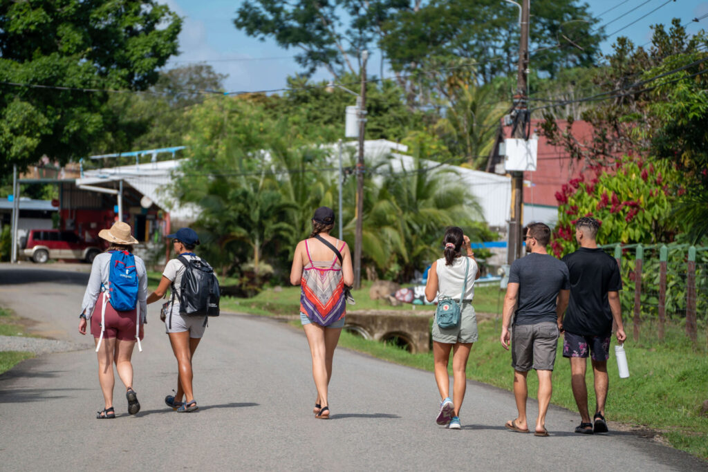 A group of tourists exploring the Uvita local community on foot.