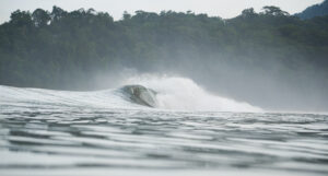 types of surf breaks hero image