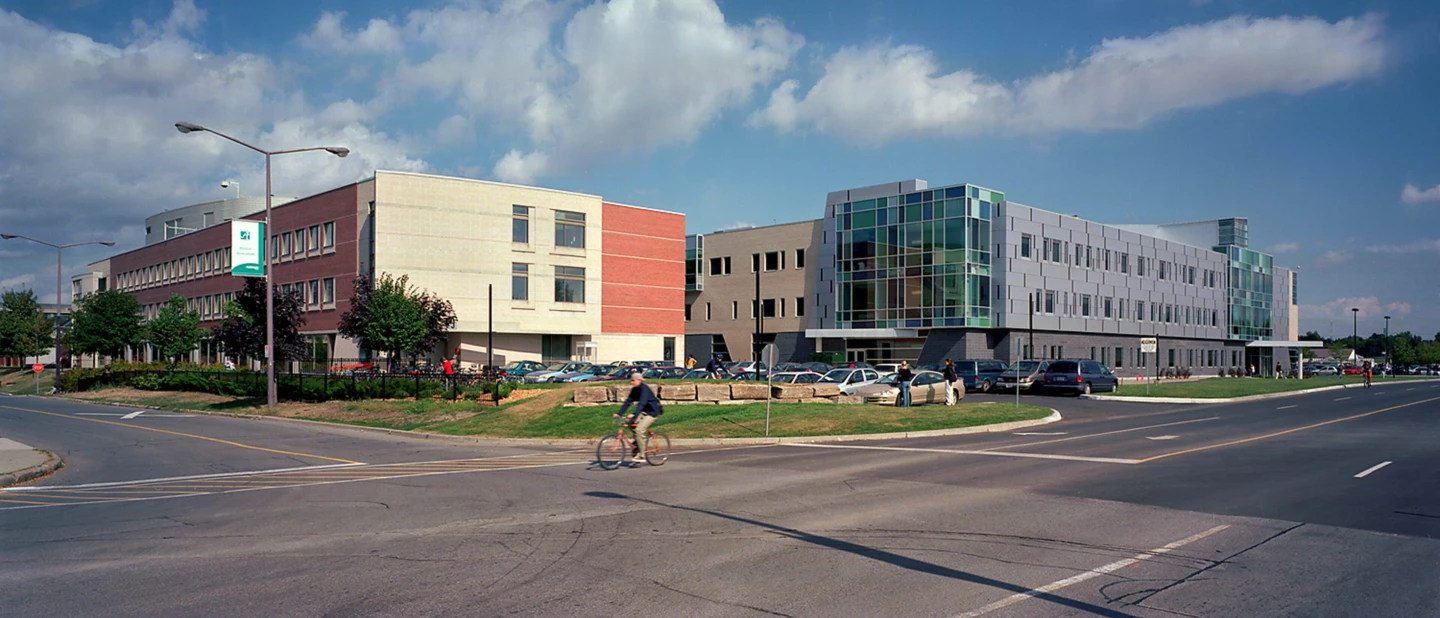 Exterior of the School of Advanced Technology - Algonquin College, general view