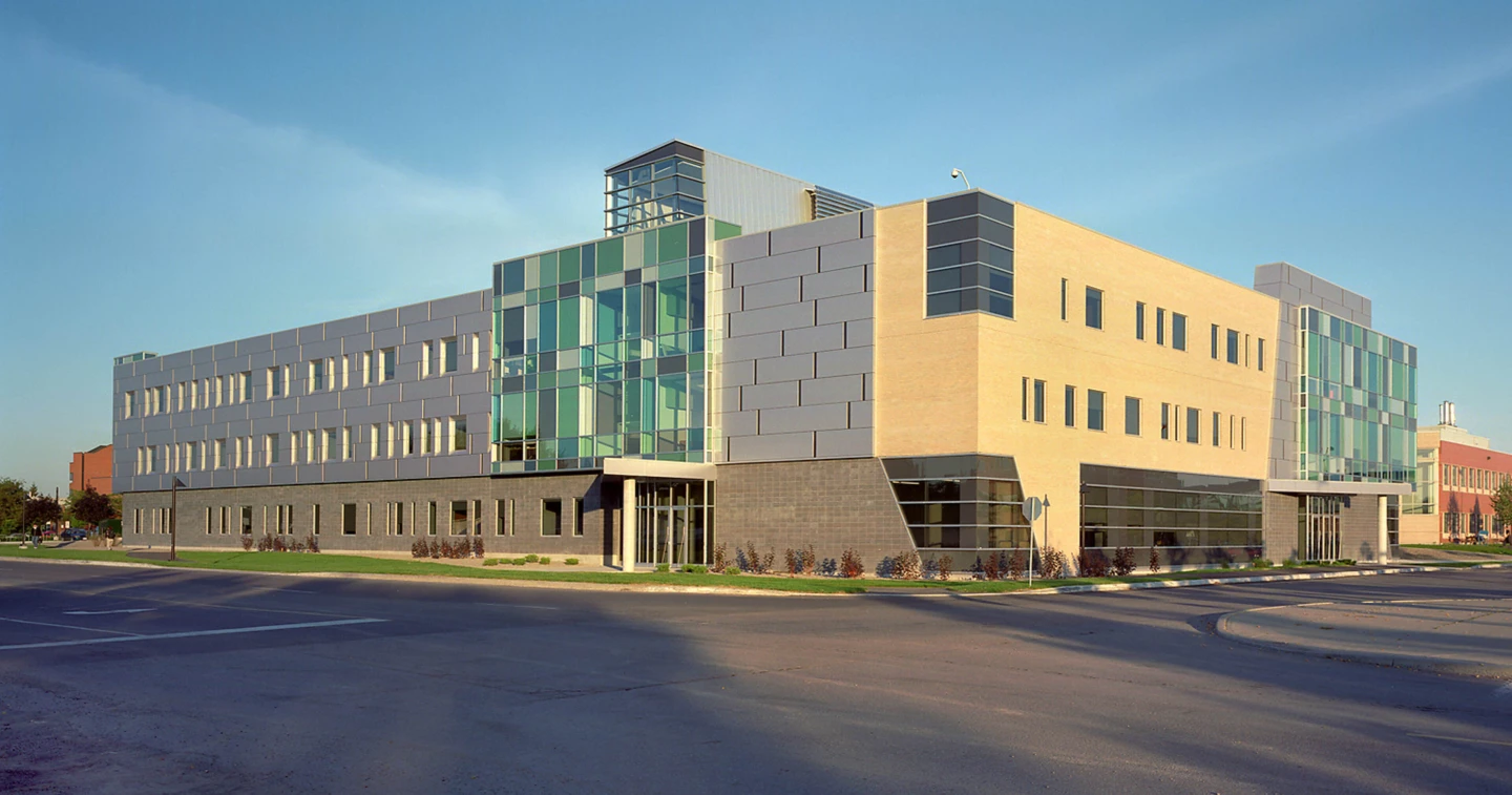 Exterior of the School of Advanced Technology - Algonquin College, general view