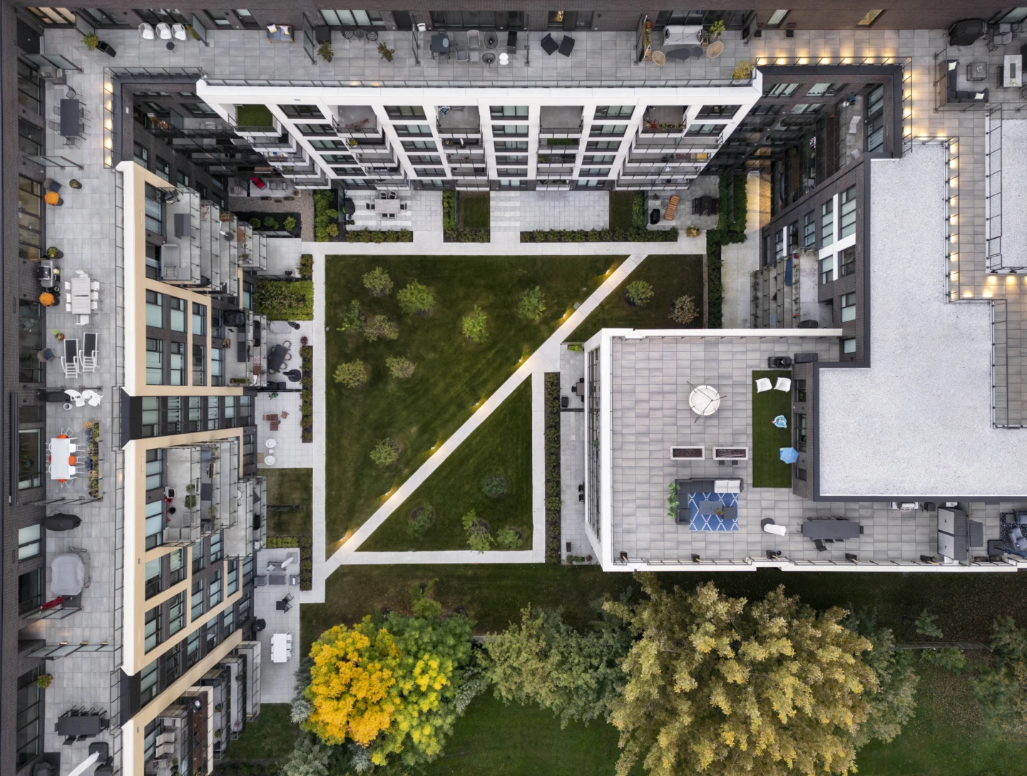 Vue aérienne des Ateliers Castelnau, vue de la cour