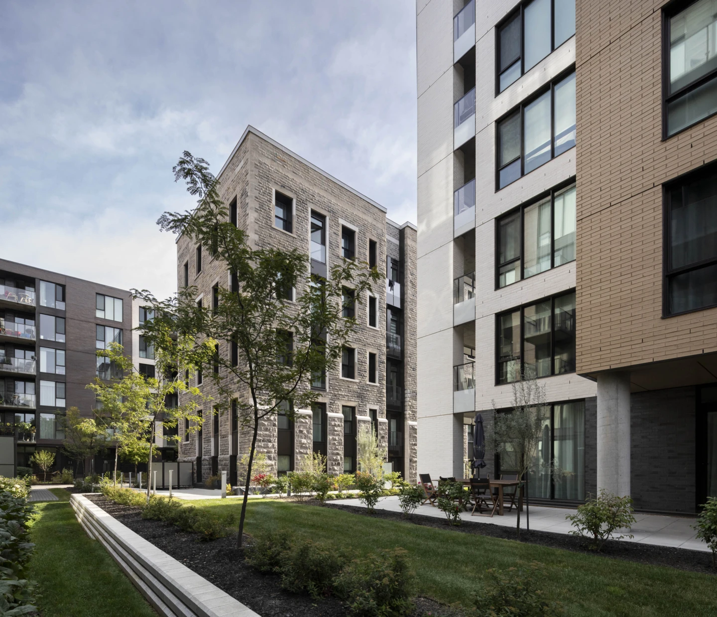 Extérieur des Ateliers Castelnau et de la cour