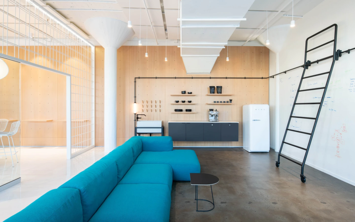 Intérieur de BoxOne Labs