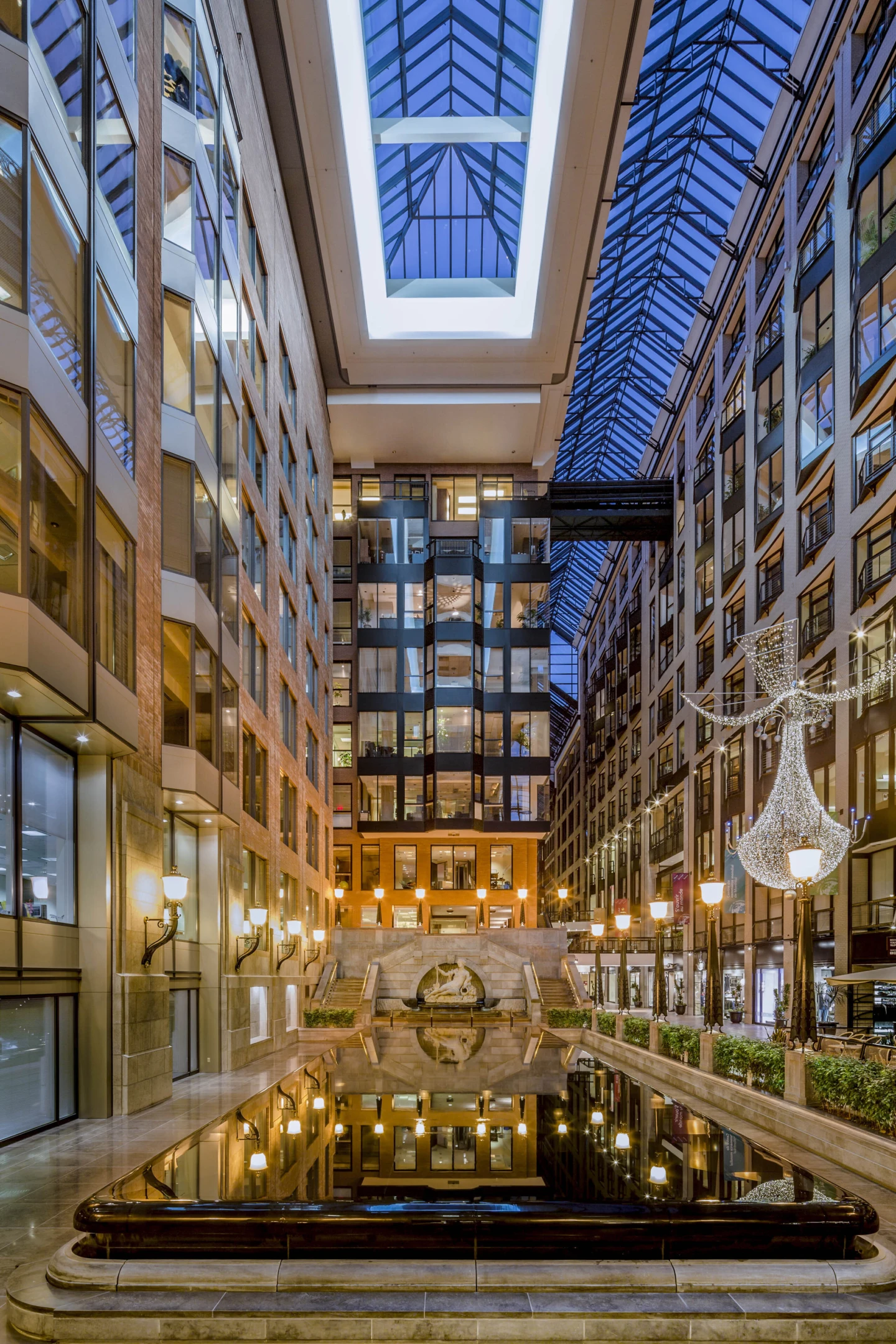 Intérieur du Centre de commerce Mondial de Montréal