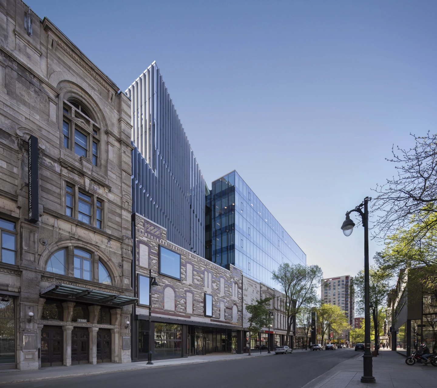 Vue sur le Carré Saint-Laurent
