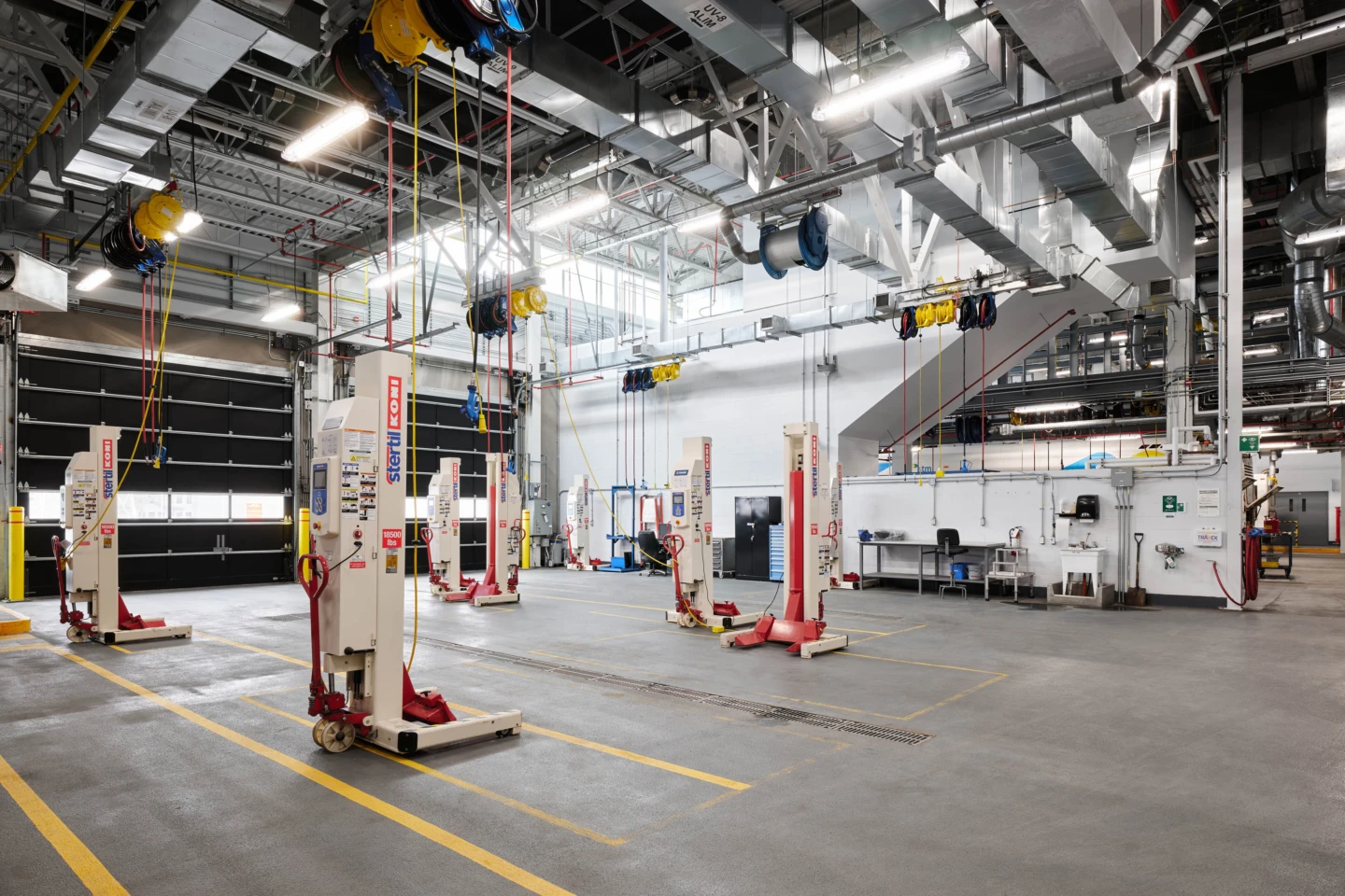 Intérieur d’un des centres de transport de la STM