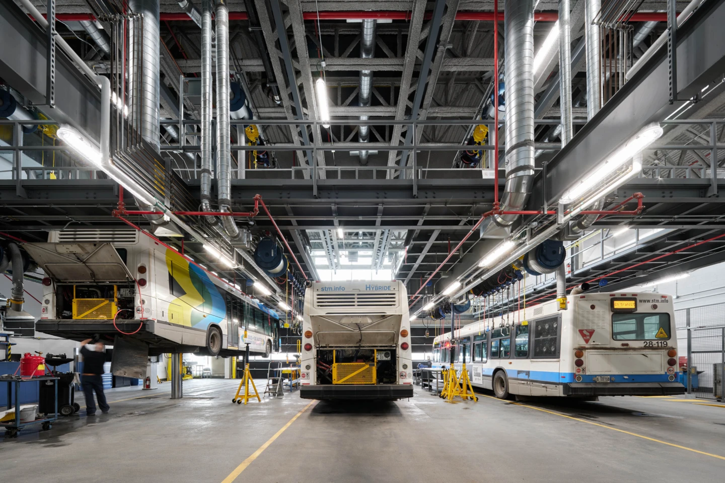 Intérieur d’un des centres de transport de la STM