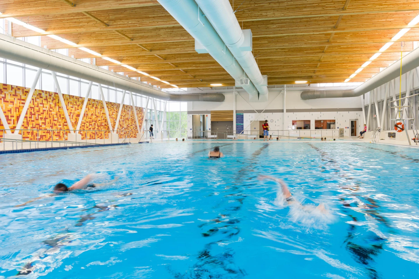 Vue sur la piscine du Centre récréatif François-Dupuis