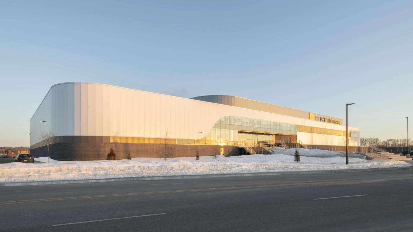 Extérieur du Colisée Videotron