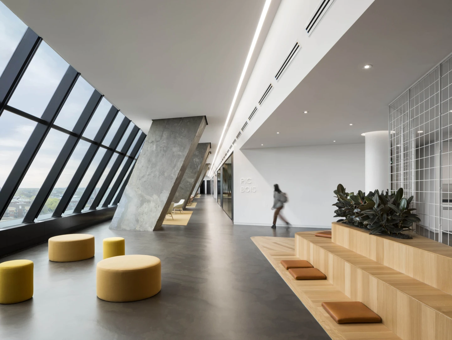 Intérieur des bureaux Desjardins dans la Tour de Montréal