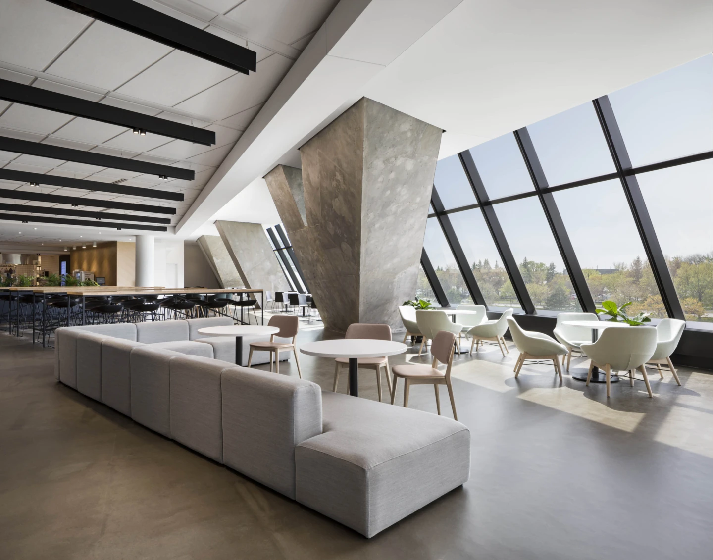 Intérieur des bureaux Desjardins dans la Tour de Montréal