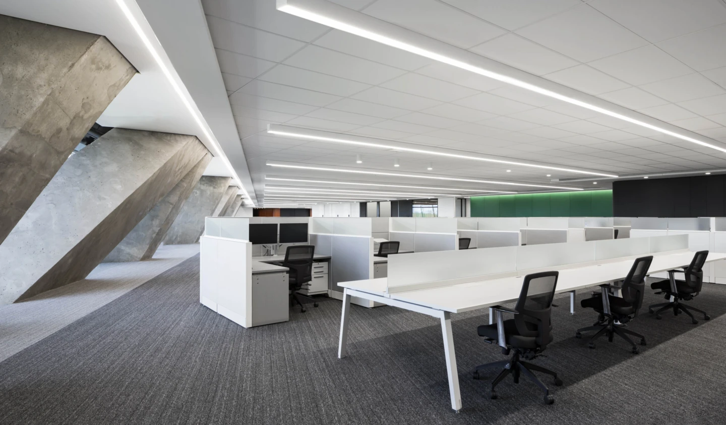 Intérieur des bureaux Desjardins dans la Tour de Montréal