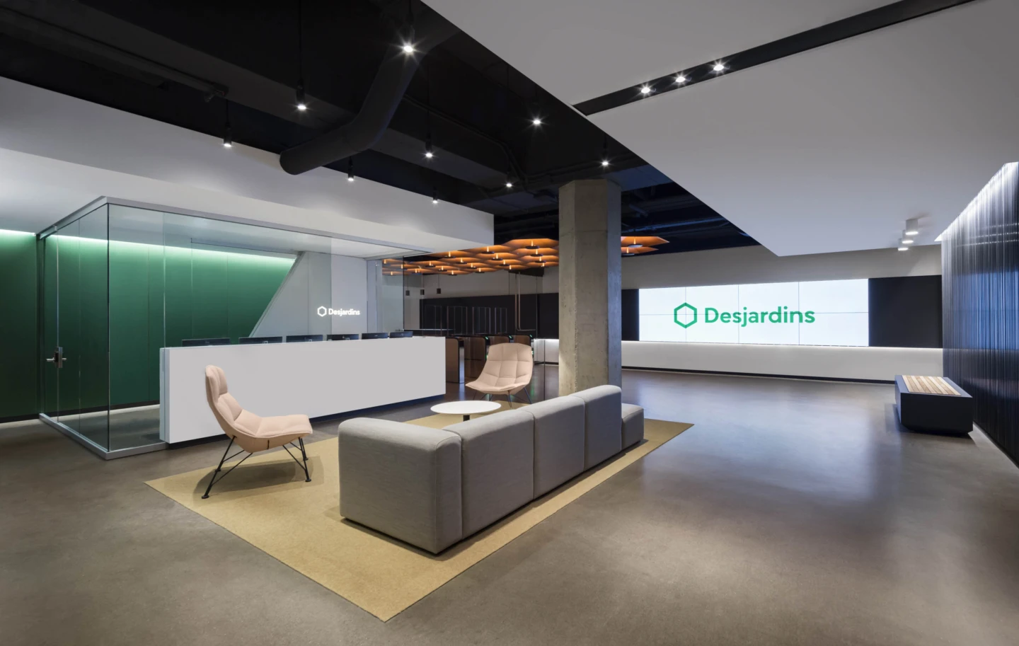 Intérieur des bureaux Desjardins dans la Tour de Montréal