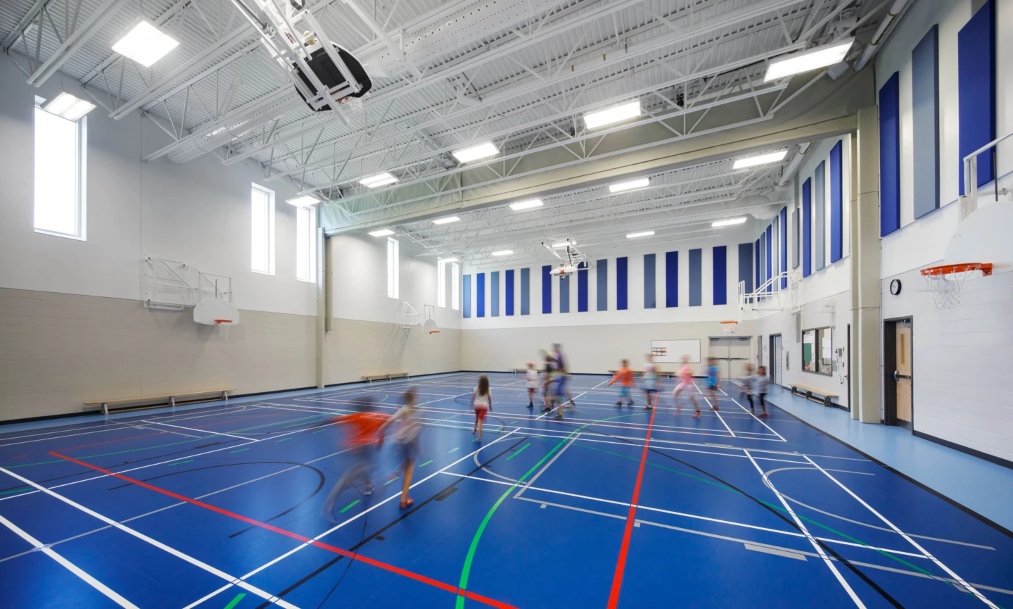 Intérieur de l’école primaire Aux-Couleurs-du-Savoir