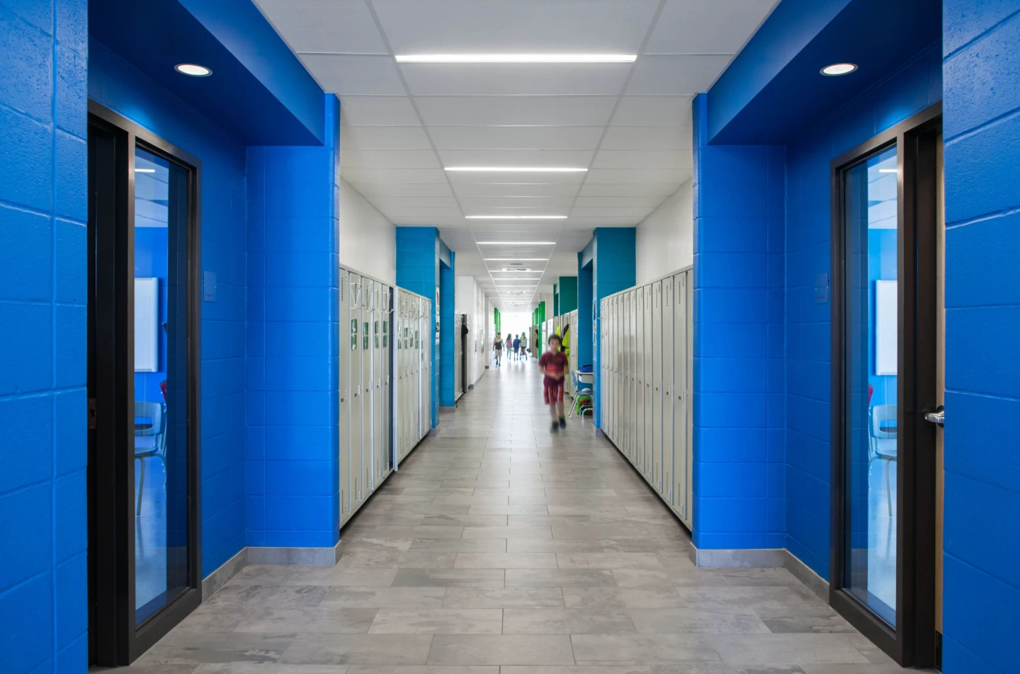 Intérieur de l’école primaire Aux-Couleurs-du-Savoir