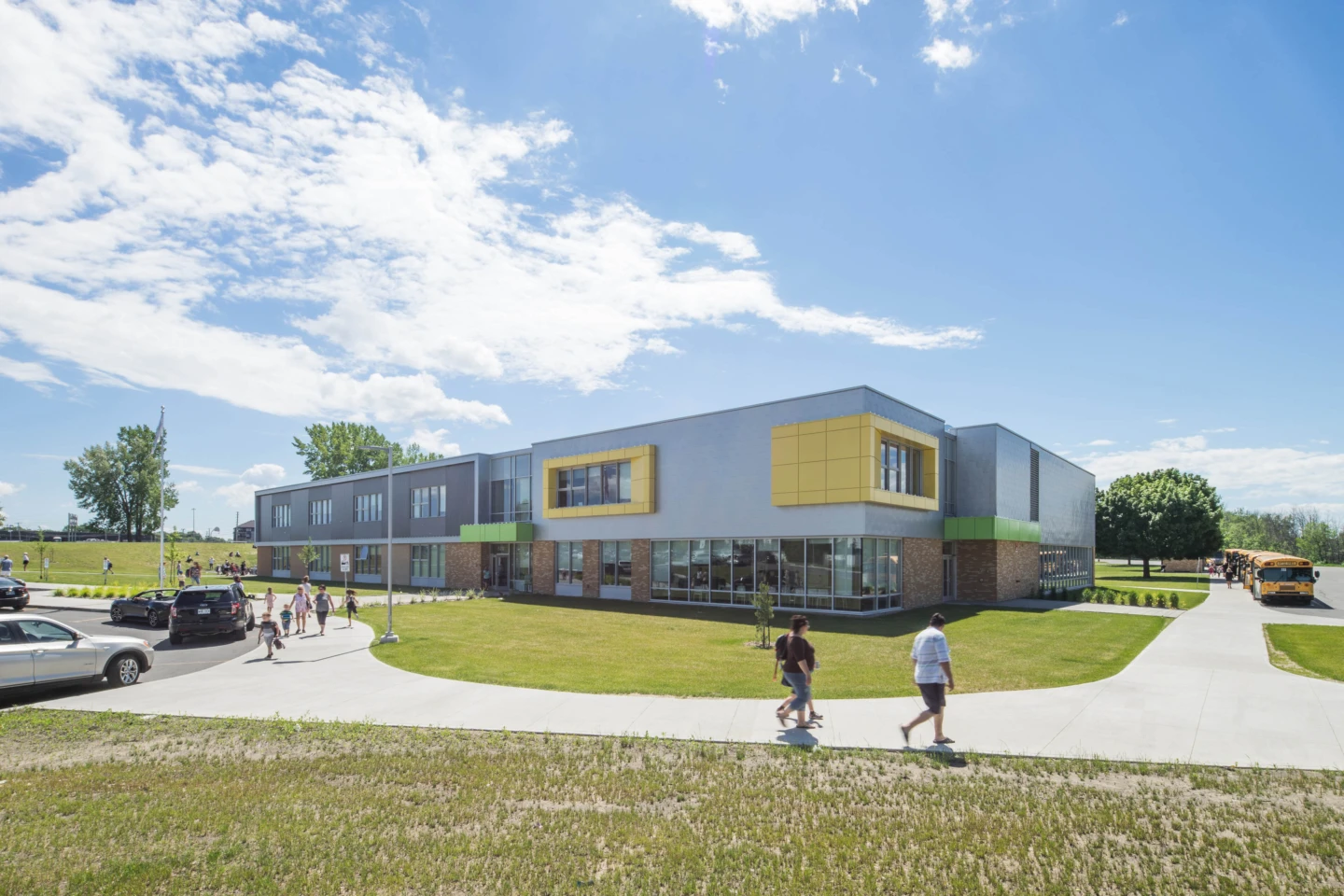 Extérieur de l’école primaire des Jardins-des-Patriotes