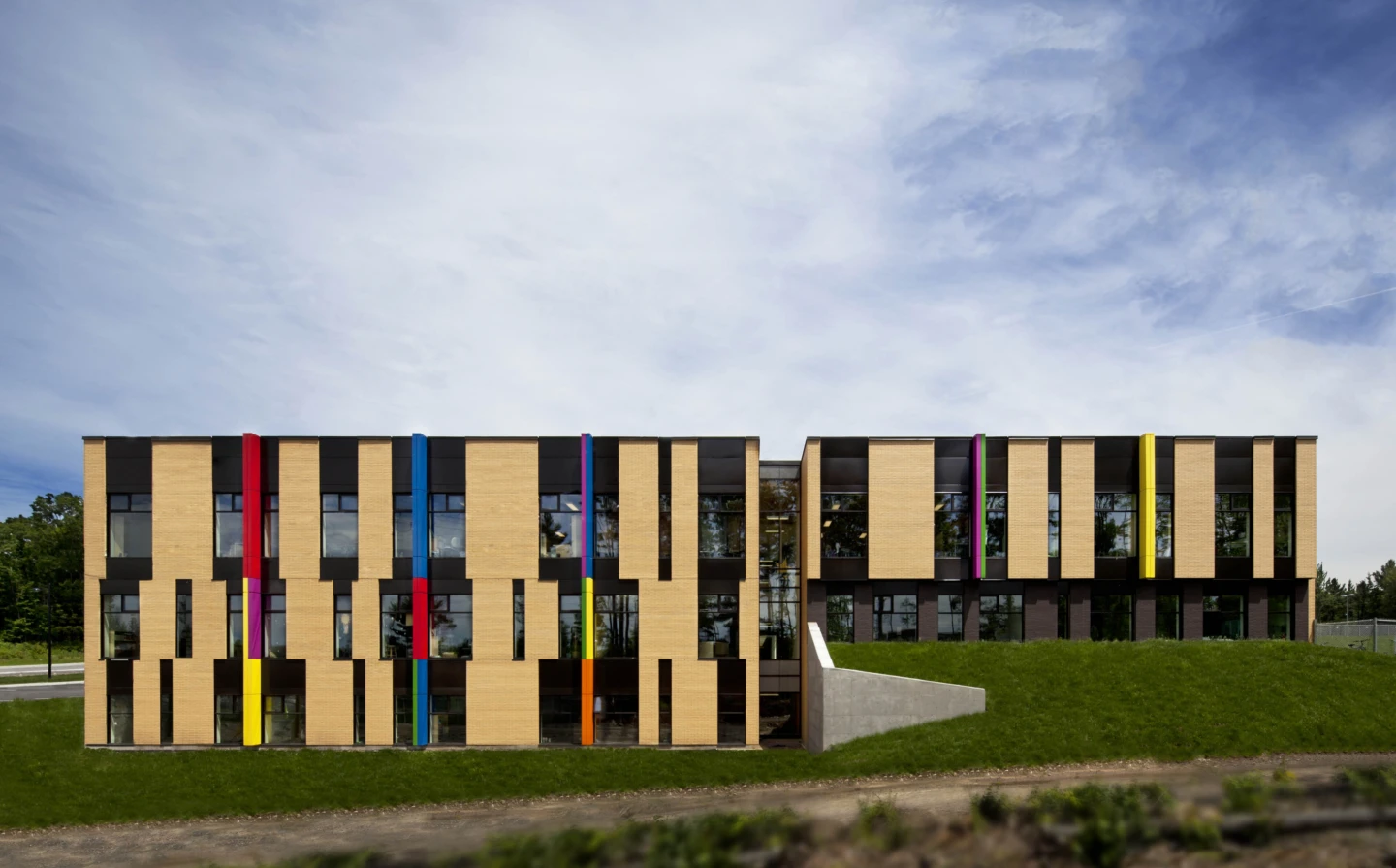 Extérieur de l’école primaire Sans-Frontières