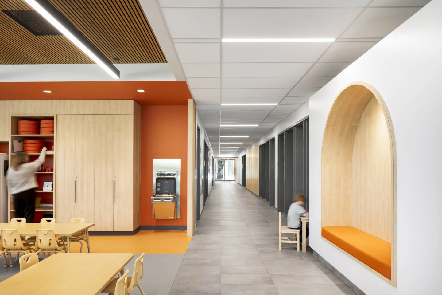 Intérieur de l’école au Domaine-sur-le-Vert