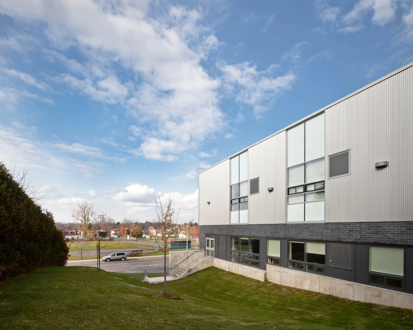 Extérieur de l'École secondaire catholique L'Escale