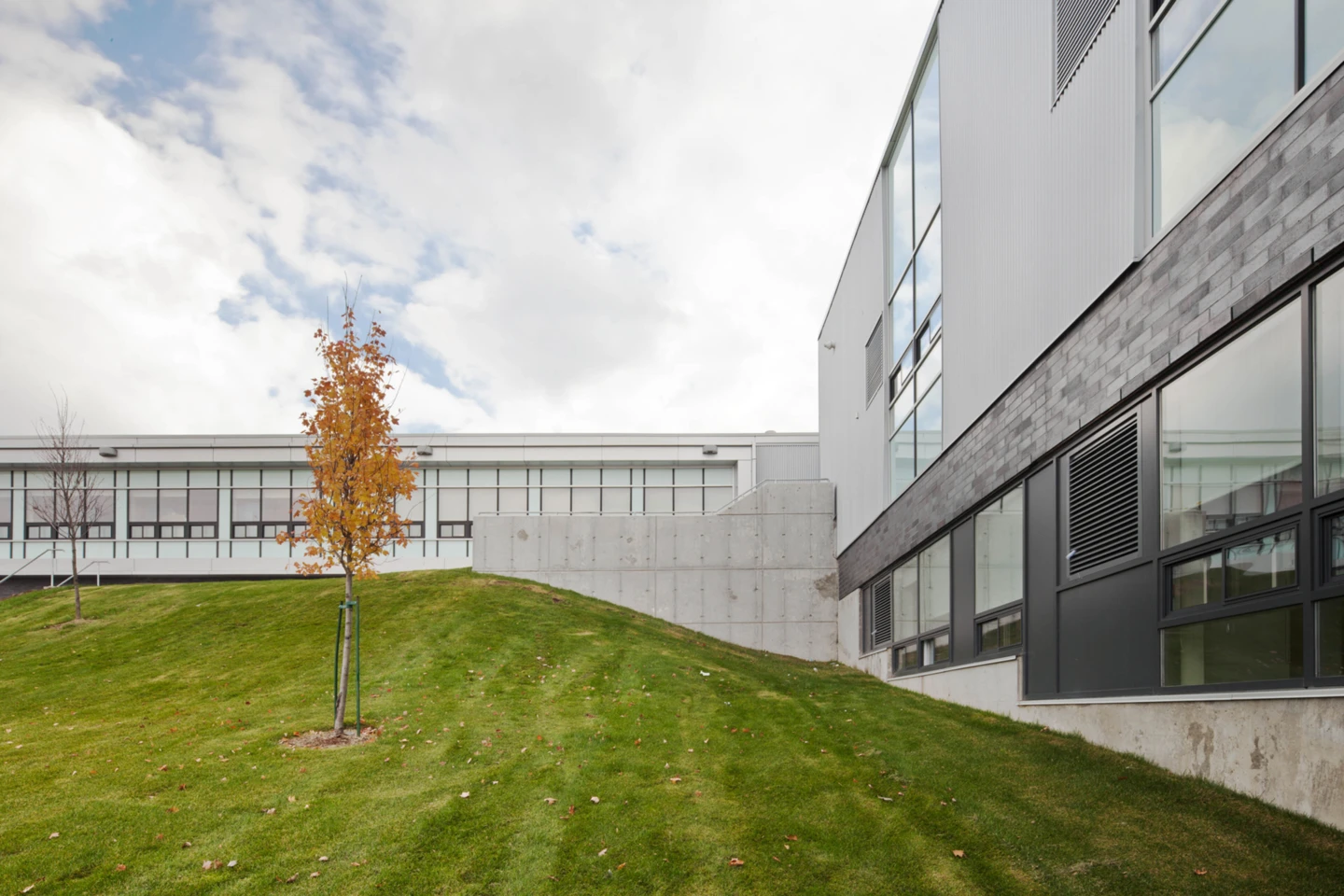 Extérieur de l'École secondaire catholique L'Escale