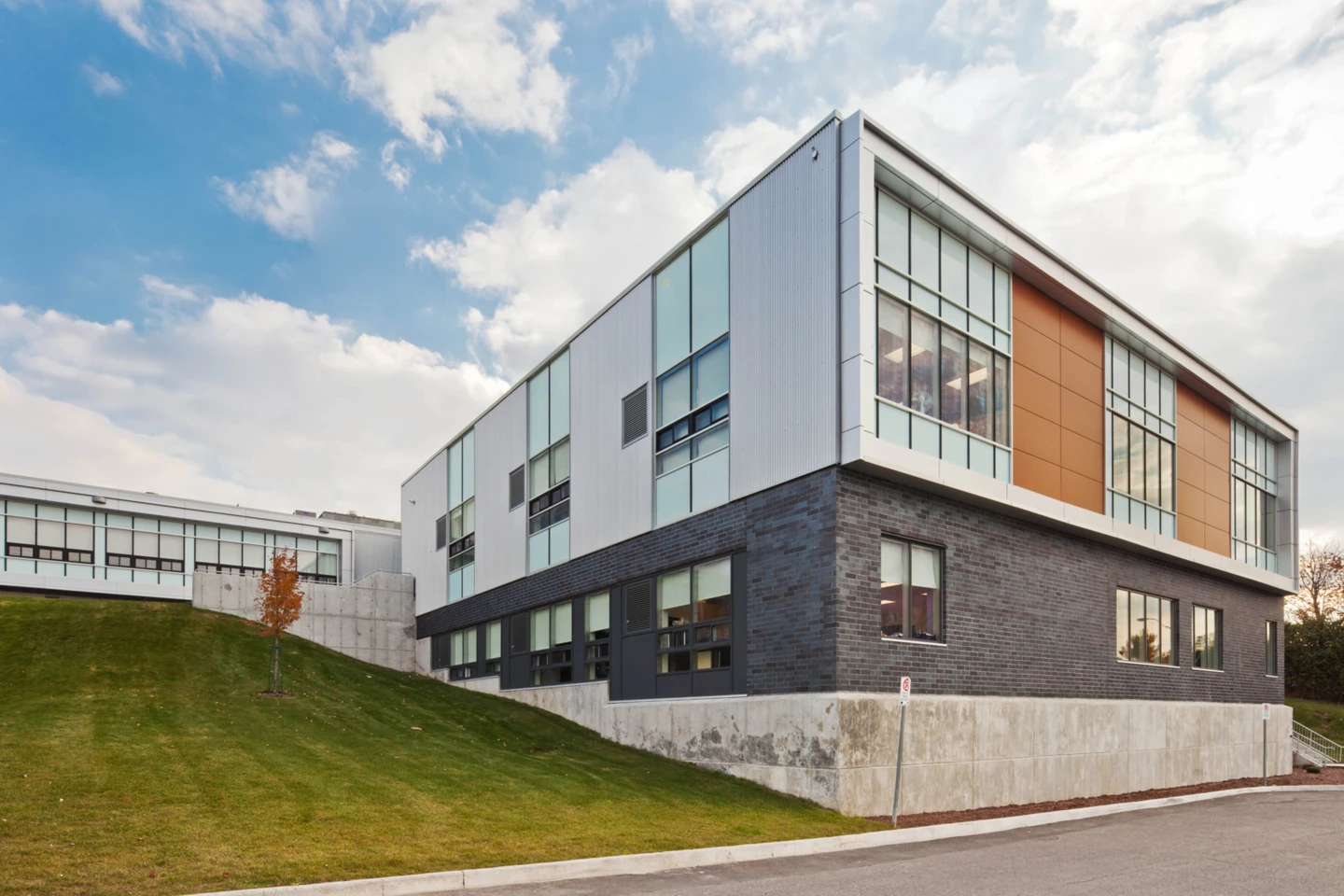 Extérieur de l'École secondaire catholique L'Escale