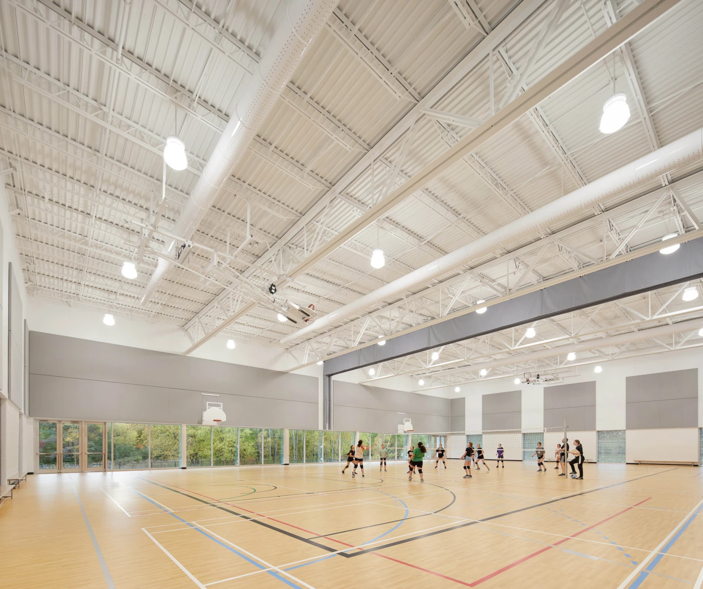 Intérieur de l'École secondaire de la Nouvelle-Ère, le gymnase