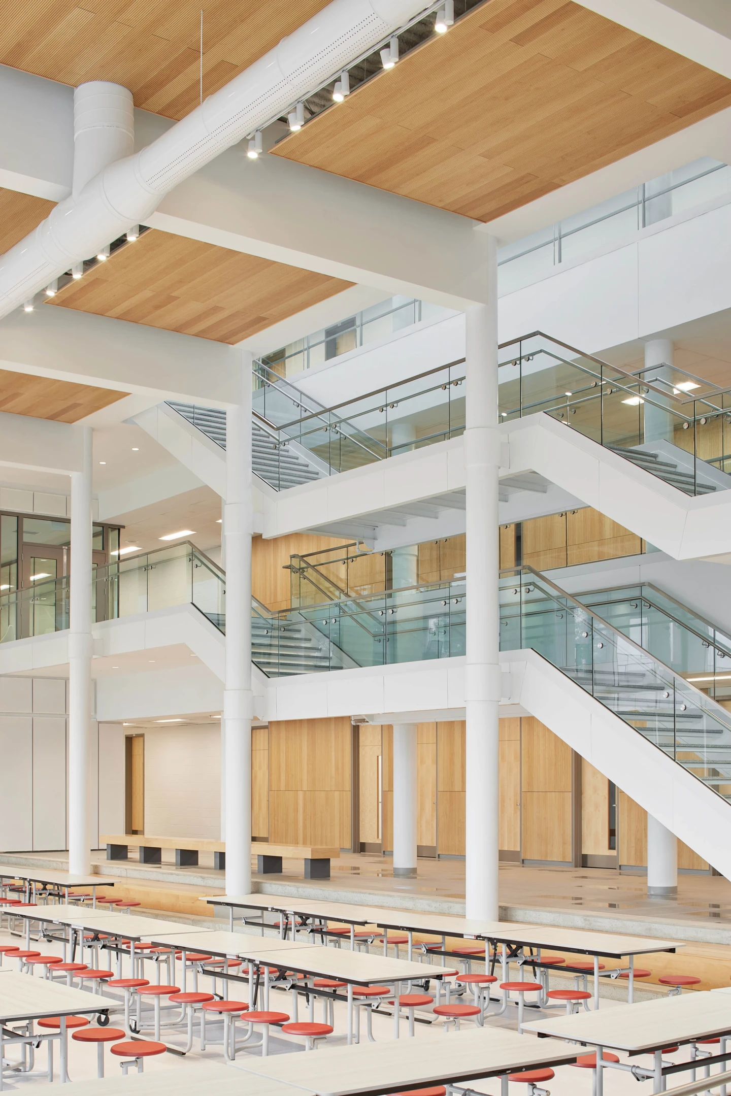 Intérieur de l'École secondaire de la Nouvelle-Ère